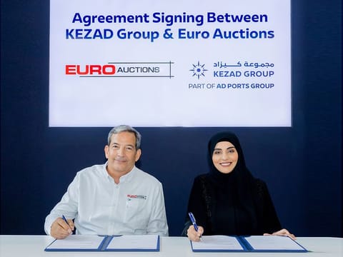 Fatima Mohamed Al Hammadi, Chief Commercial Officer; and Richard Sweatt, General Manager, Euro Auctions Middle East, during the signing of the agreement to establish Euro Auctions’ largest auction house in the region for industrial plant, construction equipment and agricultural machinery.