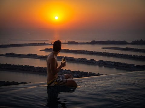 The world’s highest 360° infinity pool is located atop the Palm Tower