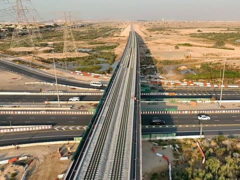 A 256 km Tarif - Al Awir track joins Dubai and Abu Dhabi