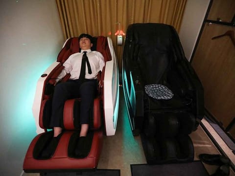 An office worker rests at a healing sleep cafe in Seoul, South Korea. According to the burgeoning sleep-tech industry, if you want to win - and apparently you do want to win - you need a sleep coach and high-end gadgets.