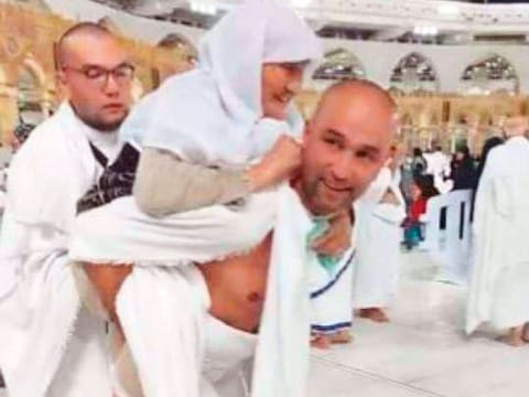 The video has since garnered widespread attention on social media platforms.
