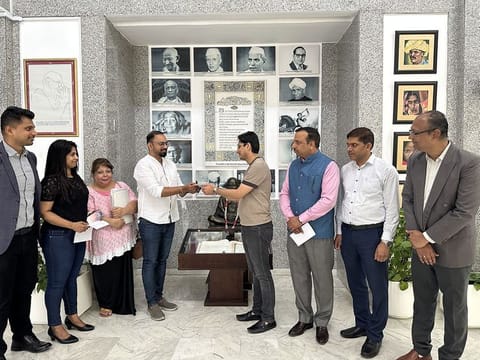 Priya Indru Mani (third from left) during an event at the Indian consulate in Dubai to solve her problems and appreciate those who helped her