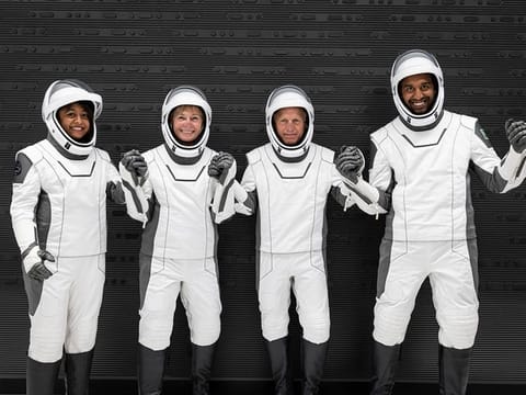 Saudi astronauts Rayyanah Barnawi and Ali Al Qarni, with their crew Peggy Whitson and John Shoffner.