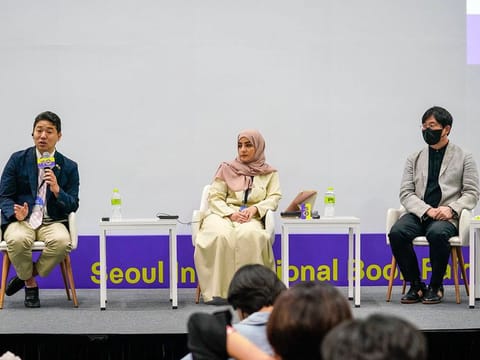 Dr Badia Al Hashemi (centre) was part of a panel discussion exploring classical vs modern literature