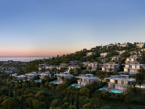 The community includes three villa designs: Diamante (6-bedroom), Zafiro (5-bedroom), and Esmeralda (4-bedroom).