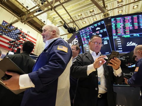 The largest lenders had been outperforming smaller peers since March, while trailing the broader market’s advance. This week has helped the Wall Street behemoths narrow that year-to-date performance gap.