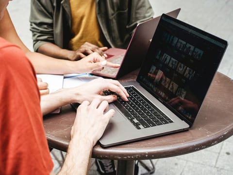 We’ve rounded up the top 5 laptops in the UAE that will help you breeze through your coursework, stream lectures, and stay connected on campus