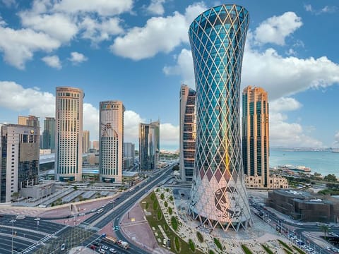Discussions covered the strategic partnership to establish an e-bus manufacturing facility in Qatar