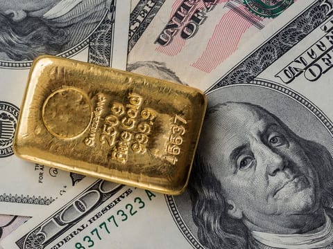 Even with all the favourable factors going its way, gold failed to break through to new levels on the upside. That does undercut its prospects.