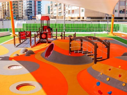 The construction of the parks in Al Warqa 1 and 4 districts comes as part of the fourth phase of the municipality’s ambitious project to construct several family entertainment parks in residential communities.