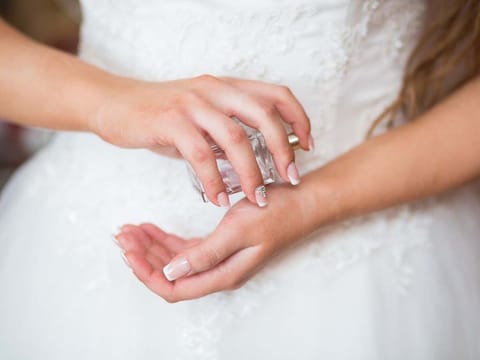 Depending on your personality, and whether it's a daytime or evening wedding, you can choose from a wide selection of perfume options.