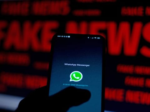 Experts advise caution regarding unsolicited investment offers on messaging platforms like WhatsApp.