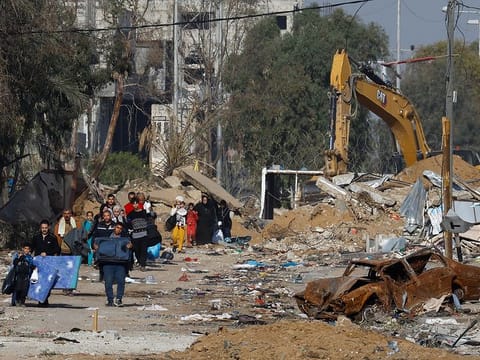 Palestinians carry their belongings as they flee Gaza City, during a temporary truce between Israel and Hamas, near Gaza City November 24, 2023.