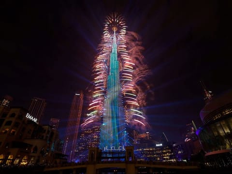For a closer, crowd-free view of the world’s tallest building and fireworks for New Year’s Eve, Burj Park is your ideal spot. Perfect for families, it offers a relaxed and scenic setting to welcome 2025 in style (Burj Khalifa fireworks from NYE 2024).