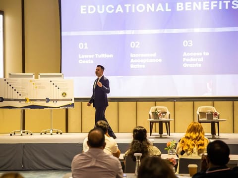 Shai Zamanian hosts a U.S. EB-5 session