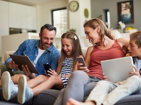 With multiple members of you household connecting to the internet, you can ensure everyone enjoys excellent signal strength and solid speeds, no matter where they are in your home.