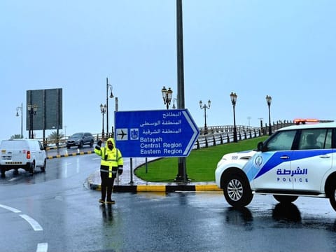 A total of 1,096 police officers and 473 police patrols were mobilised to ensure community security, address emergency situations, and manage traffic flow, especially on roads affected by rainwater accumulation.