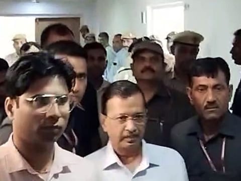 Kejriwal (second left) being brought to Rouse Avenue Court in New Delhi on APril 1, 2024.