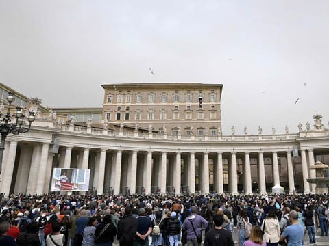 The crowd looks in direction of the window of the apostolic palace overlooking St. Peter’s square during Pope Francis’ Regina Coeli prayer on April 1st, 2024 in The Vatican.