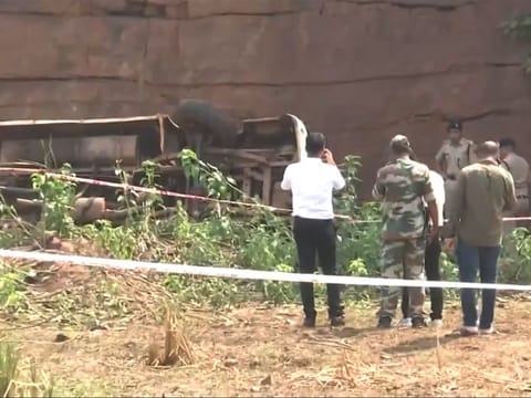 The bus carrying labourers fell into a ditch near Kumhari around 8.30pm on Tuesday.