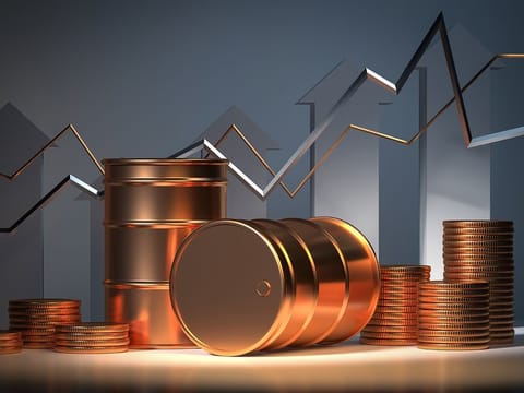 From new U.S. tariffs to tensions in key oil routes, the pressure is building — and traders are bracing for what comes next.