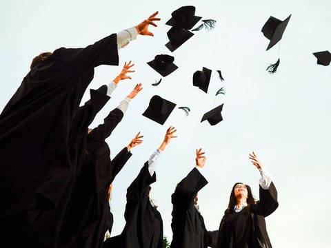 Social media users didn’t hold back. Many hailed her resilience, while others roasted the college’s hefty fee.