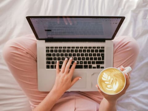 Ideal for both work and entertainment, 13-inch laptops are light and powerful devices for everyday use.