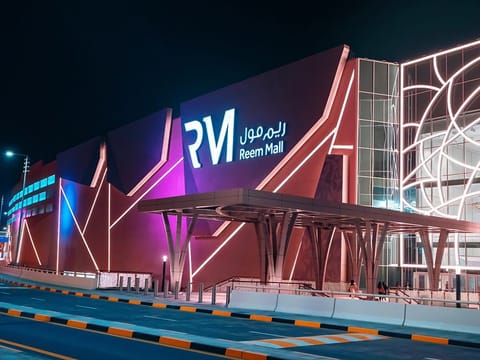 The snow park at Reem Mall covers more than 9,000 square meters and acts as very much an anchor destination in itself.