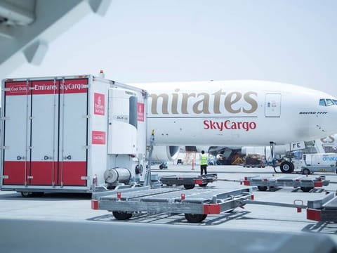 Emarat owns a large network of service stations and fuel depots in Dubai and the northern Emirates of the UAE.