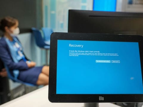 The Windows Recovery screen displayed at a currency exchange kiosk during a worldwide systems outage at Hong Kong International Airport in China, on Friday, July 19, 2024. Computer systems failed across the globe a widely used cybersecurity program crashed.