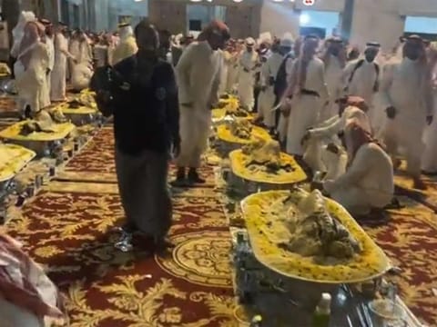 The event came under fire, with critics lashing out at the scale of the banquet and accusing the host of extravagance. “