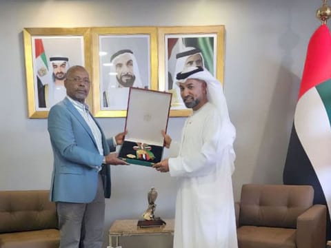 Dr. Salem Al Naqbi presented the medal to Kariuki Mugwe during a meeting held at the UAE Embassy in Nairobi.