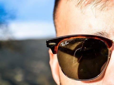 Illustrative image. The world's top eyewear maker and the US tech giant, which have been collaborating since 2019, launched the first Ray-Ban Meta glasses, equipped with artificial intelligence, last year.