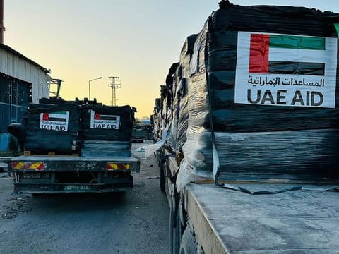 The UAE announces the successful entry of 12 trucks carrying aid to Palestinians in the Gaza Strip