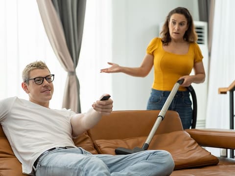 While visible tasks like washing dishes are often shared, mental and emotional responsibilities — like remembering grocery needs or planning events — frequently go unnoticed. These hidden tasks add an unacknowledged load to one partner’s role in the relationship.