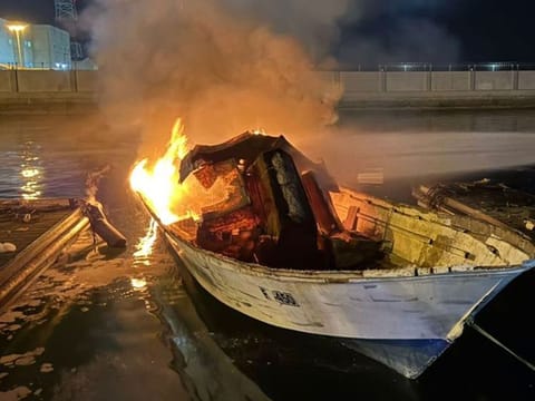 Fujairah Police confirm that an Emirati man dies in a fishing boat fire in Fujairah.