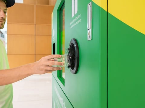 Why not turn your plastic waste into rewards? Just drop your recyclables into a Reverse Vending Machine (RVM). Each item you recycle earns you points, which you can redeem for exciting offers and discounts on top brands like Amazon and Noon.