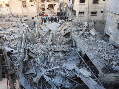 People look for survivors following an Israeli strike on a home in the Al Daraj neighbourhood in Gaza City, in the central Gaza Strip on December 19, 2024, amid the continuing war between Israel and the Palestinian militant Hamas group.