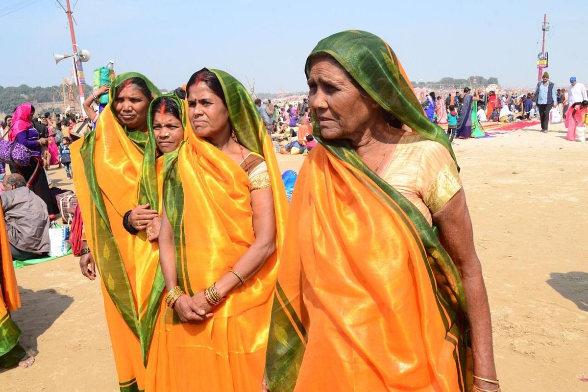 Devotees wearing Hamam's waterproof saree
