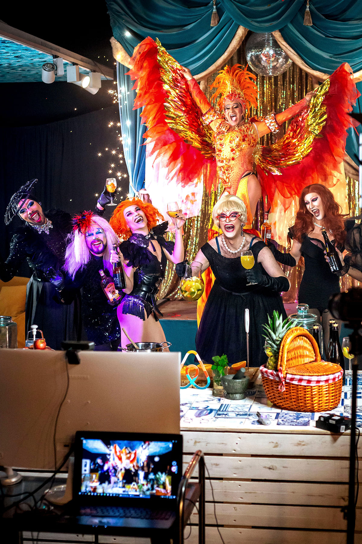 A live show with drag queens from Lisbon