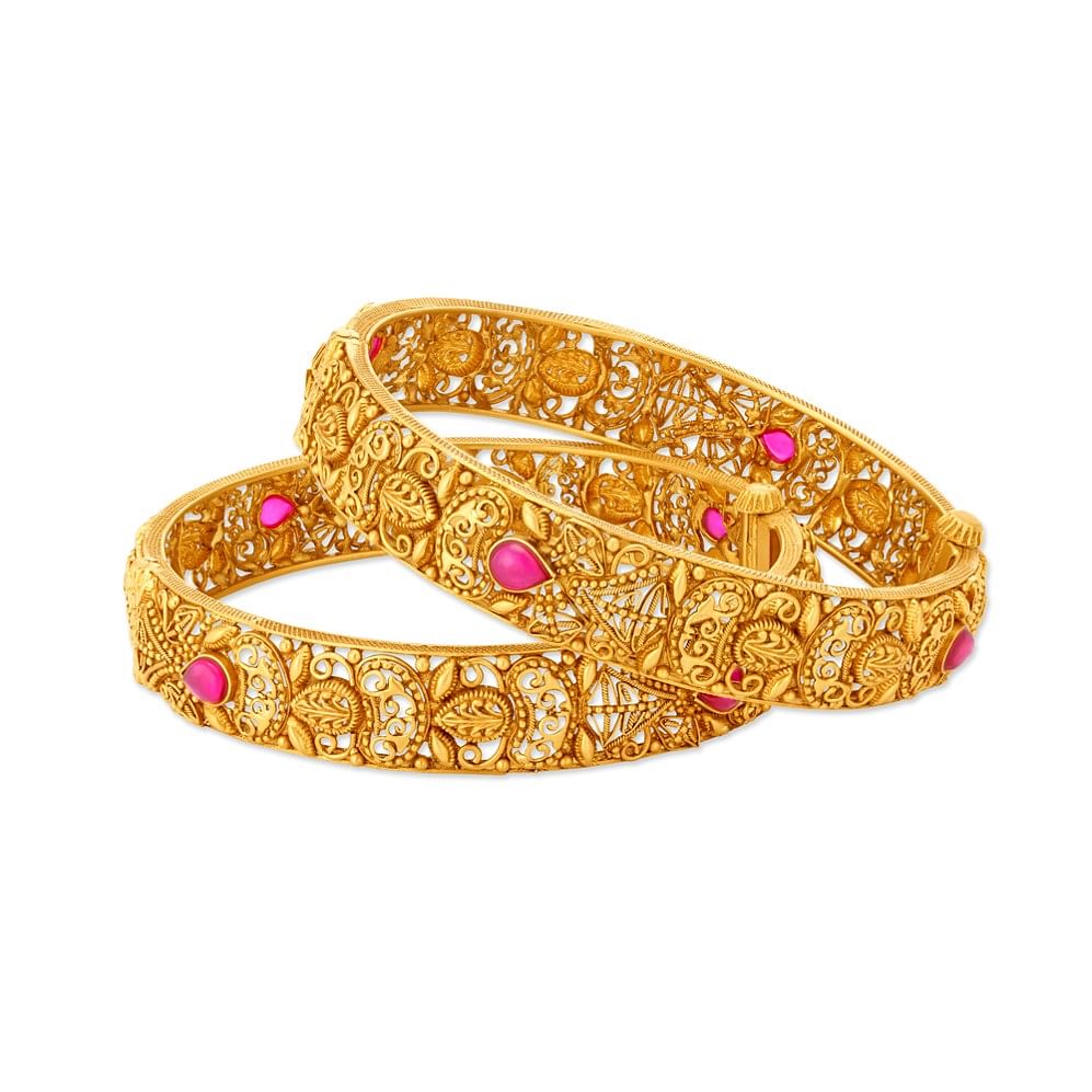 Wedding shoppers seek lightweight gold jewellery that looks good on-screen...