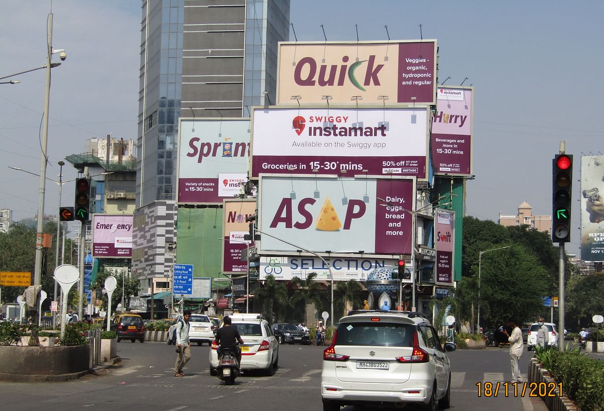<div class="paragraphs"><p>Outdoor ads for Swiggy Instamart in Bandra, Mumbai</p></div>