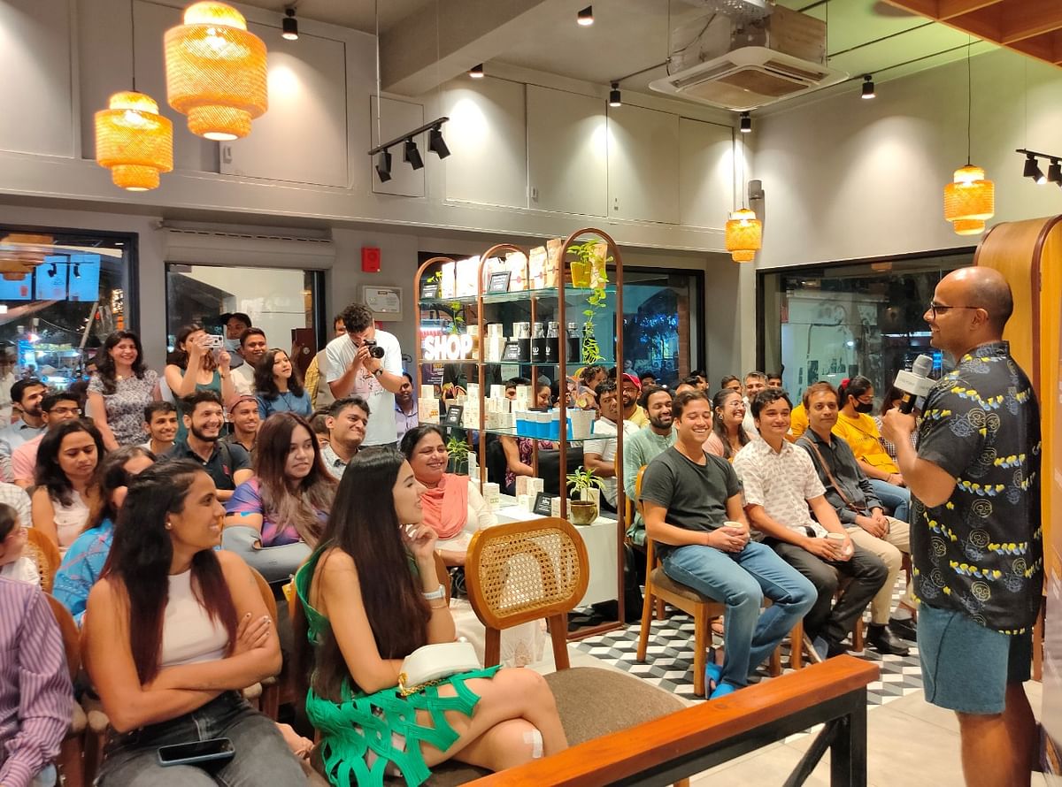 Consumers enjoying WIT-Tea Wedenesdays with Sorabh Pant at a Saket, Delhi Chai Point Outlet