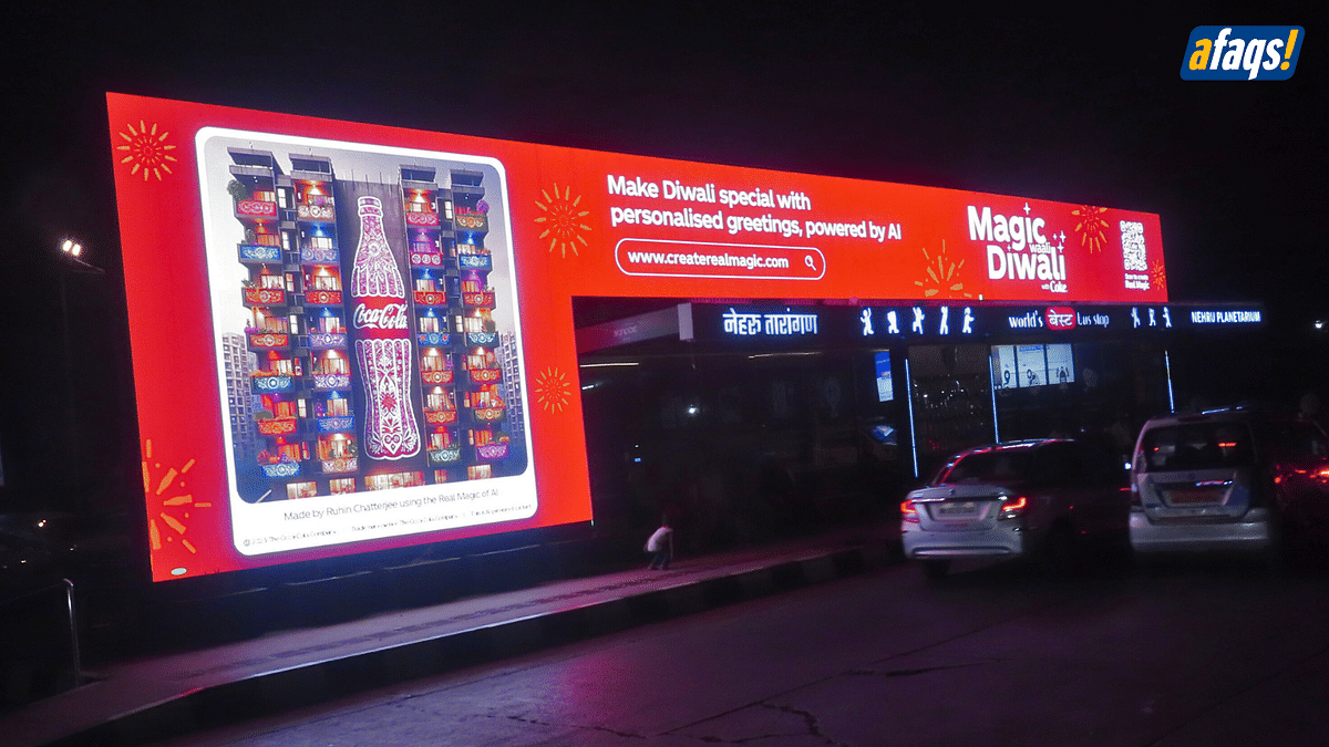 DOOH at Haji Ali Digital Bus Shelter, Mumbai