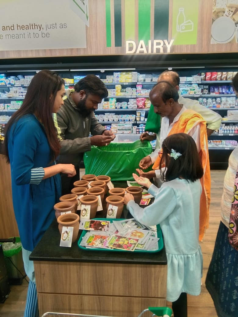 Farmers share 'seed to plate' story on Kisan Diwas at Simpli Namdhari's outlets