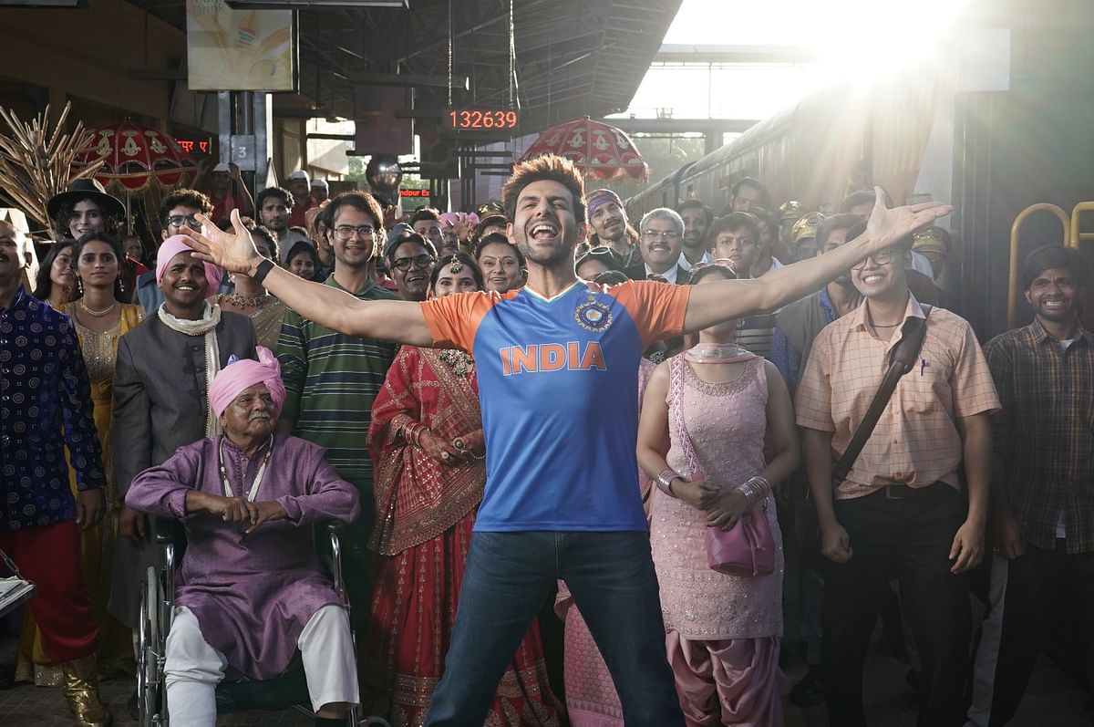 Kartik Aaryan announces free streaming of the upcoming T20 World Cup for Disney+ Hotstar's mobile users