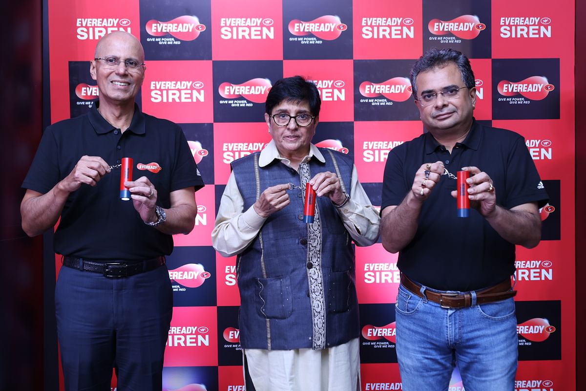 Dr. Kiran Bedi unveiled the Eveready Siren Torch