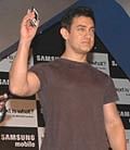 Samsung ropes in Aamir Khan to endorse new mobile range