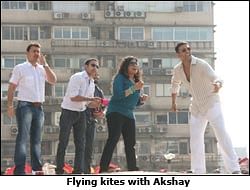 Akshay flies kites for Chandni Chowk to China