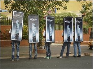 Look who's walking: Aircel uses look-walkers to promote iPhone 4